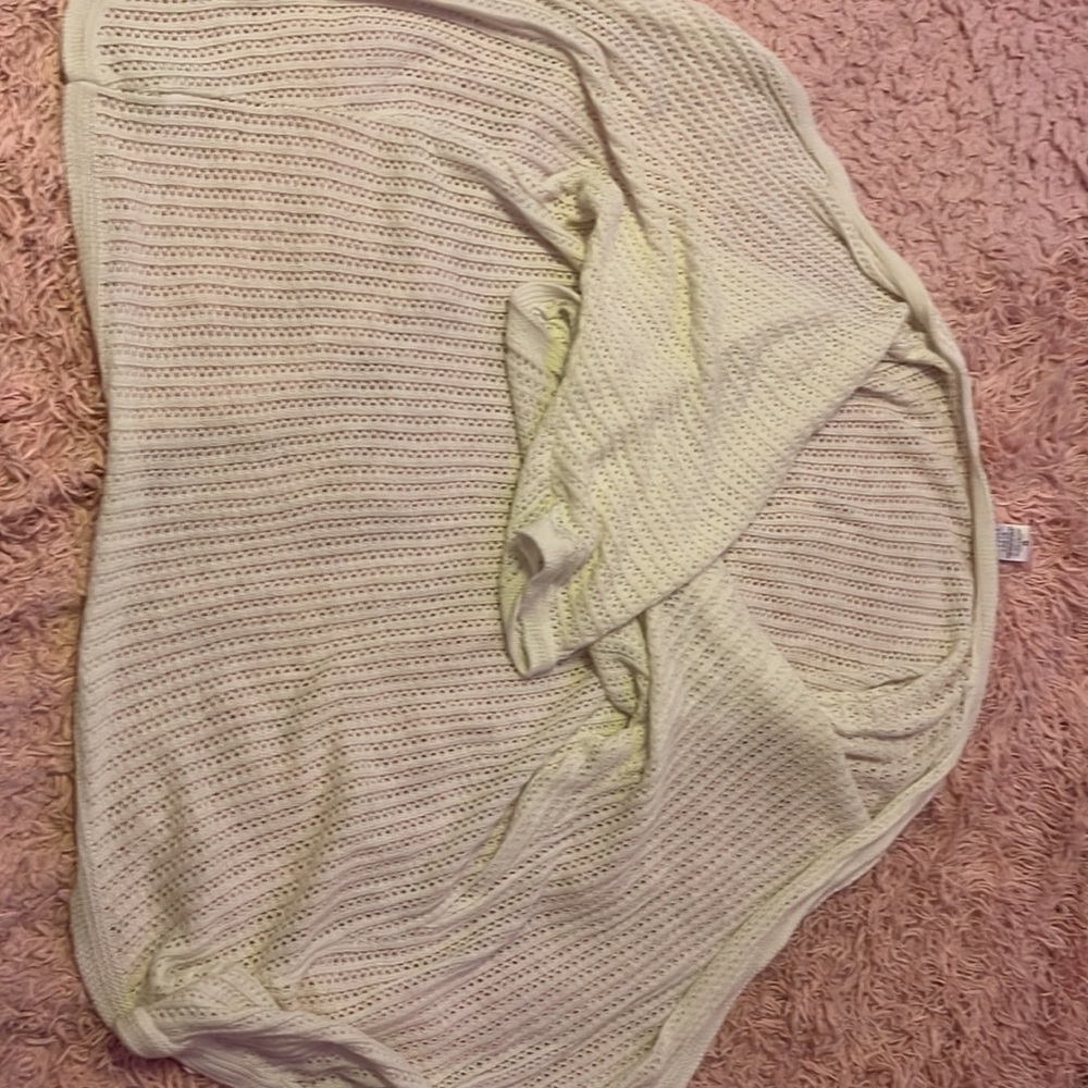 While sweater - Picture 2 of 2